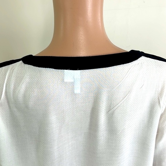 Elle White Pullover Flowy V-Neck Textured Blouse - Picture 10 of 16